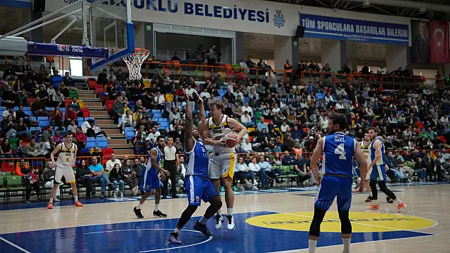 Konya BBSK evinde Büyükçekmece'ye mağlup! 63-78