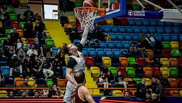 Konya Büyükşehir evinde kazandı! 82-72