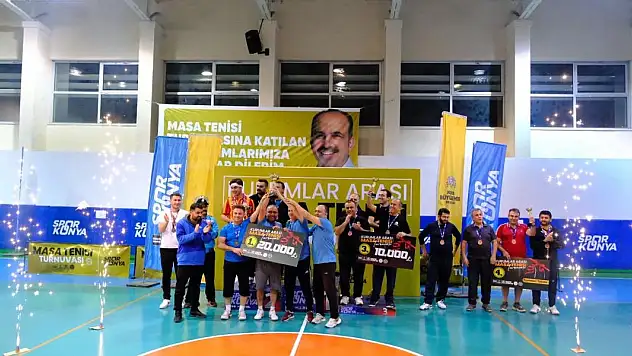 Konya Büyükşehir'de kurumlar masa tenisinde yarıştı