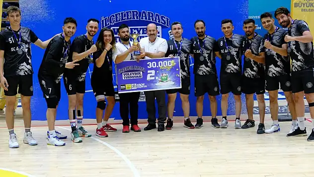 Konya Büyükşehir'in İlçeler Arası Voleybol Turnuvası'nda Sarayönü Mutlu Sona Ulaştı