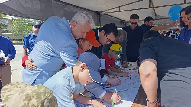 Konya'da 2 bin 500 öğrencinin katılımıyla bilim şenliği yapıldı