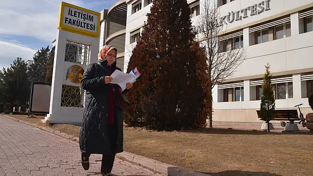 Konya'da 2 çocuk annesi İletişim Fakültesini kazandı!