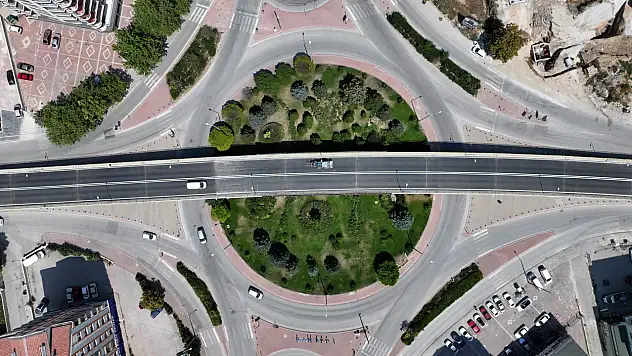 Konya'da 2 üst geçit yenilendi! Ulaşım artık daha konforlu ve güvenli