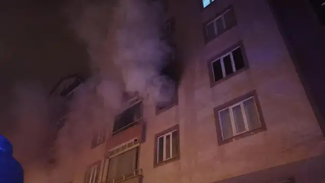 Konya'da 5 katlı binada can pazarı! 6 kişi dumandan etkilendi