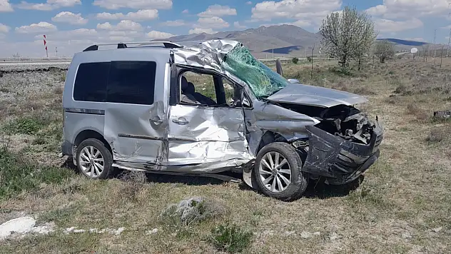 Konya'da acı kaza: Tırla çarpışan sürücü kurtarılamadı!