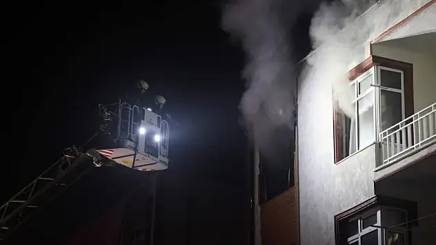 Konya'da alevler binayı sardı!