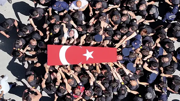 Konya'da alevlerle savaşırken şehit düşen kahraman itfaiyeci son yolculuğuna uğurlanıyor!