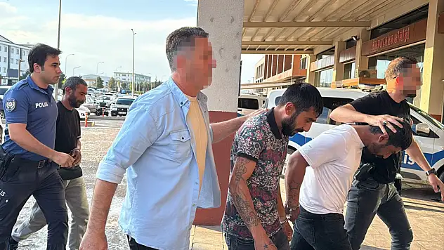 Konya'da araçlarında uyuşturucu ele geçirilen 2 şüpheli tutuklandı