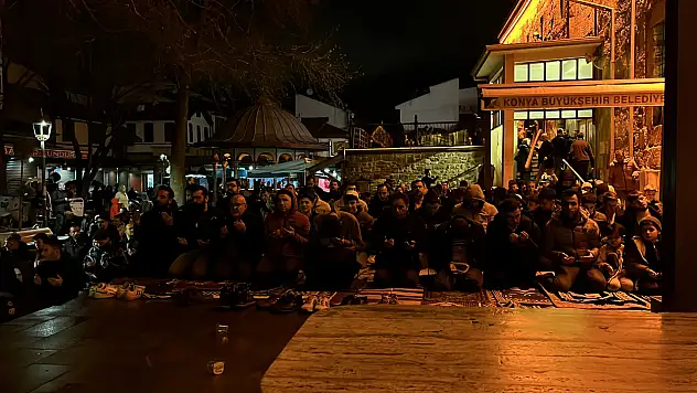 Konya'da Berat Kandili'nde camiler doldu taştı!