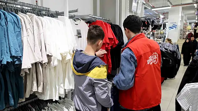 Konya'da binlerce çocuğun yüzü güldü! Bayramlıklarına böyle kavuştular
