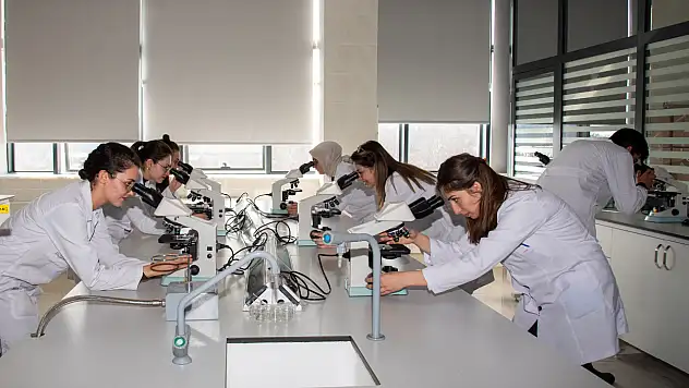 Konya'da bir ilk: SÜ'de Robotik Cerrahi ve Dijital PET-CT dönemi!