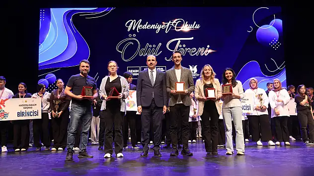 Konya'da bu yarışmanın kaybedeni yok: Medeniyet Okulu ödülleri dağıtıldı!