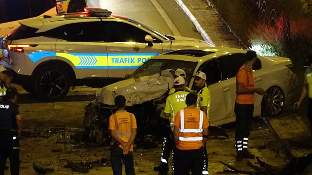 Konya'da caddede dehşet anları! 2 otomobil çarpıştı: Yaralılar var
