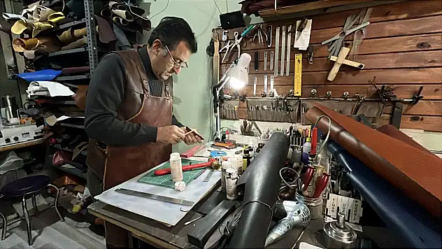 Konya'da derinin saatle buluştuğu sanata evli çift omuz omuza şekil veriyor!