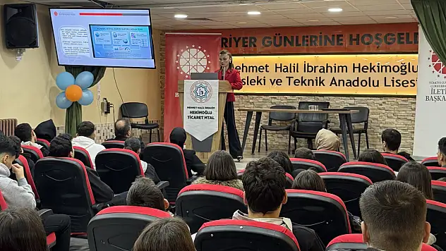 Konya'da dijital dünyanın tuzaklarına karşı gençlere 'Bilinçli Medya' eğitimi verildi!