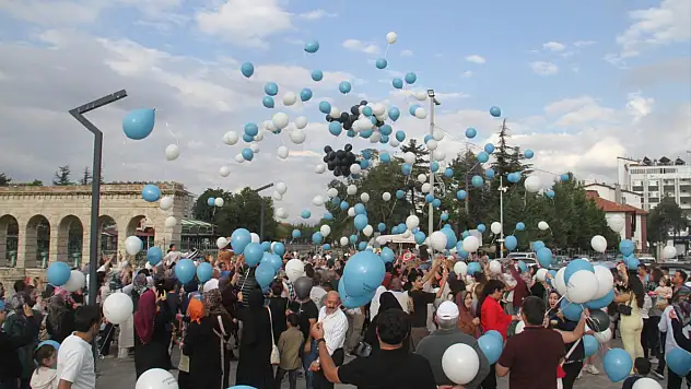 Konya'da DMD hastası Toprak Kaan için gökyüzüne balonlar bırakıldı
