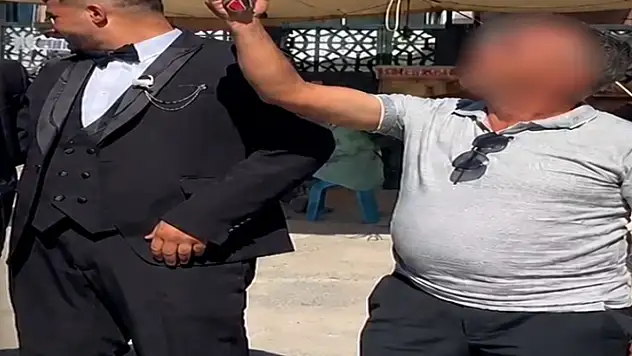Konya'da düğünde dehşet anları! Havaya ateş açmak isterken genci yaraladı