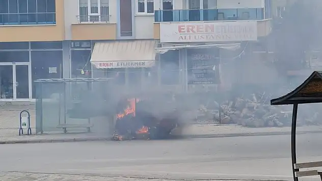 Konya'da elektrikli motosiklet alevlere teslim oldu!