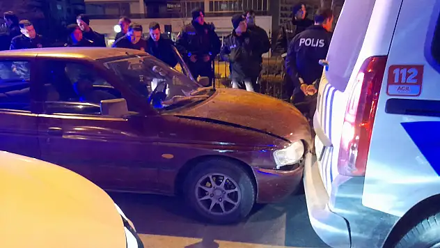 Konya'da film gibi olay! Gasp ettiği araçla polis aracına çarptı, olanlar oldu!
