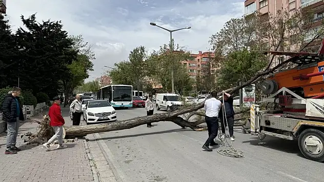 Konya'da fırtına ilçelere doğru ilerliyor! İşte en çok etkilenecek 10 ilçe…