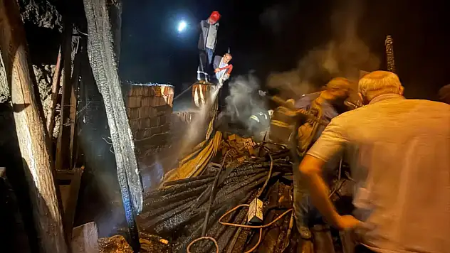 Konya'da gece saatlerinde korkutan yangın! Komşu ilden destek geldi...