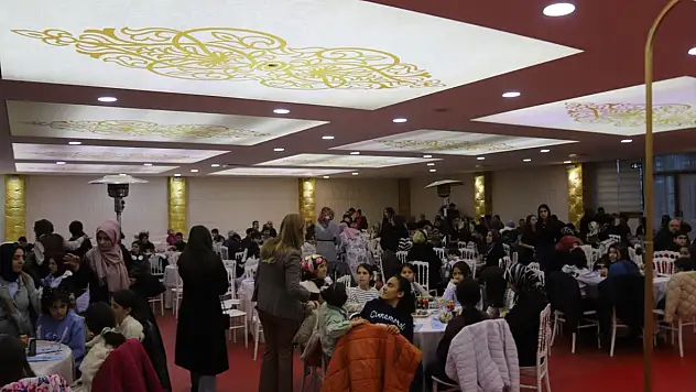Konya'da 'Geçmişten Geleceğe Köprü' iftarı yürekleri ısıttı