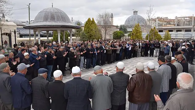 Konya'da hacı adayları kutsal topraklara uğurlandı