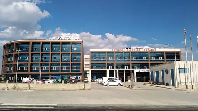 Konya'da hastanede dehşet anları! Görevliyi acımasızca dövdü!