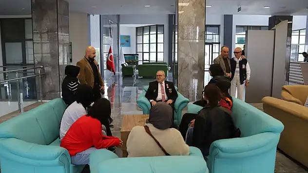 Konya'da huzurevi sakinleri çocuk ve gençlere eski bayramları anlattı