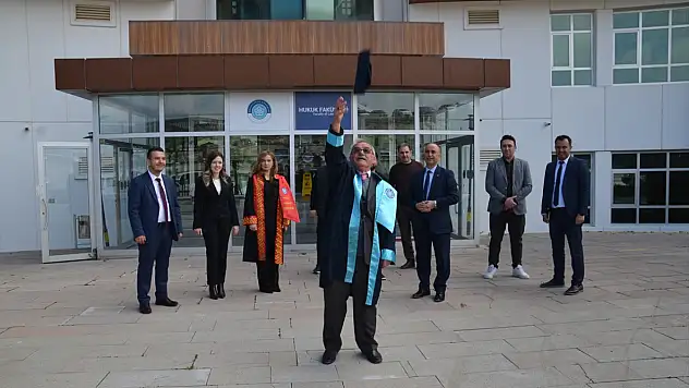 Konya'da huzurevinde yaşayan Hasan amca hayali olan cübbeyi 74 yaşında giydi!