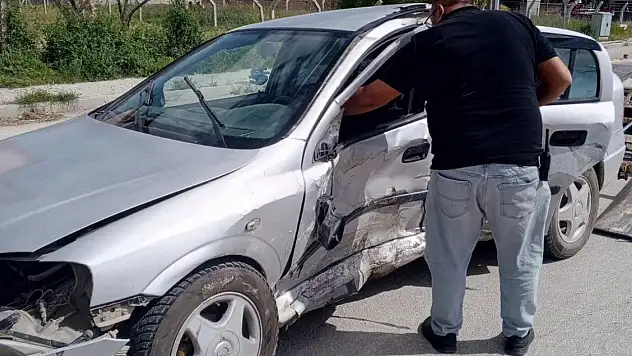 Konya'da iki otomobil birbirine girdi! 5 yaralı