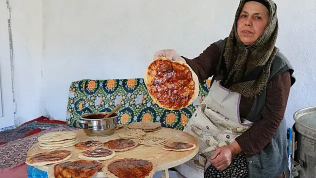 Konya'da kadınların bayram telaşı: Külçe tatlısı ile başladı!
