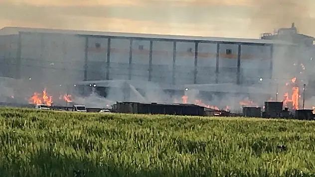 Konya'da kağıt fabrikasında korkutan yangın!