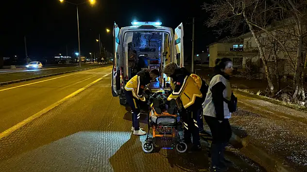 Konya'da kamyon sürücüsünün sıkıştırdığı motosiklet devrildi: 1 yaralı!