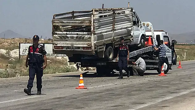 Konya'da kamyonetler çarpıştı: 2 yaralı!