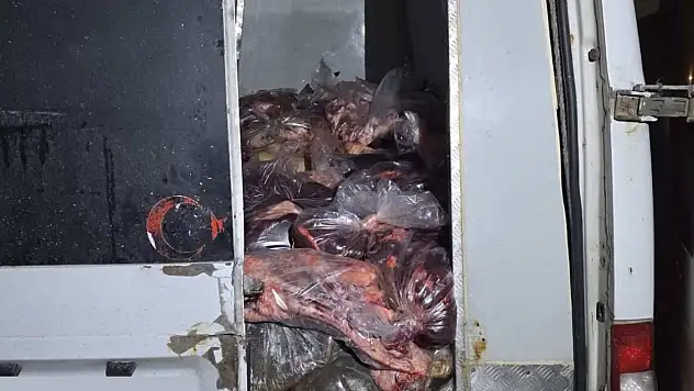 Konya'da kesildi, Ramazanda sofralara gelecekti! Skandal sevkiyatta 3 ton imha edildi!
