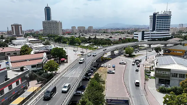 Konya'da kesintisiz ulaşım için yatırımlar sürüyor: Kunduracılar üst geçidi yeni yüzüne kavuştu!