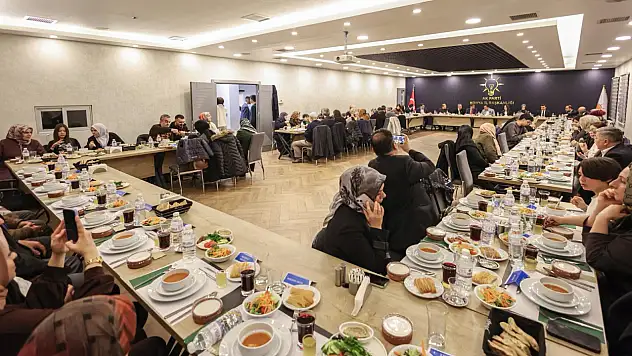 Konya'da kıymetli iftar: AK Parti İl Başkanlığı şehit yakınları ve gazileri ağırladı