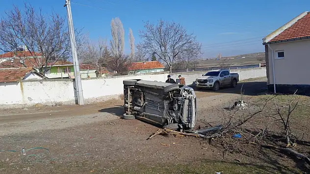 Konya'da kontrolden çıkan kamyonet devrildi