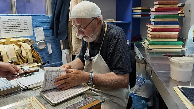Konya'da Kur'an-ı Kerim'e adanan bir ömür! Babası öğretti, o sürdürüyor