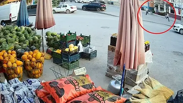 Konya'da markette bıçaklı saldırı! Ölümden böyle kaçtı, peşini bırakmadı... 
