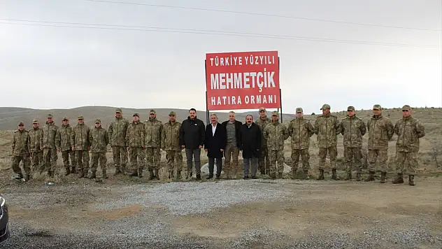 Konya'da Mehmetçik yeşil vatan için fidanları toprakla buluşturdu!