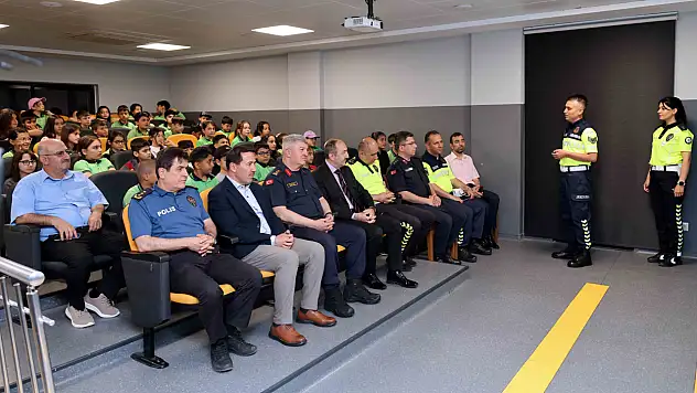 Konya'da miniklere trafik bilinci aşılandı! 59 okuldan binlerce öğrenci katıldı