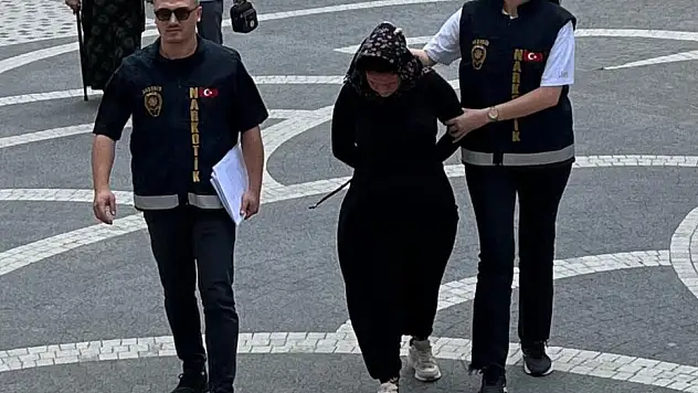 Konya'da oğlunu ziyarete giden anne cezaevinden tutuklu çıktı!
