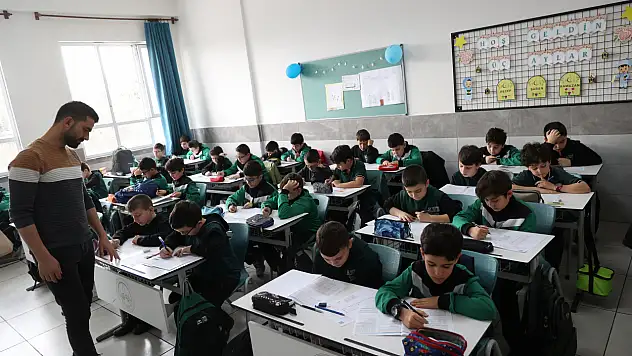Konya'da öğrenciler bilgilerini 'Medeniyet Okulu' sınavlarıyla test ediyor
