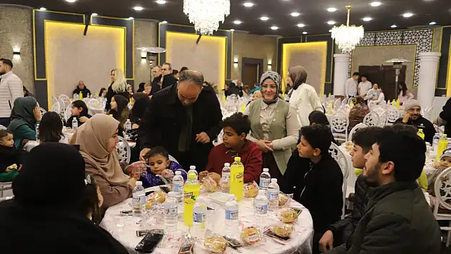 Konya'da öksüz ve yetim çocuklar iftarda bir araya geldi