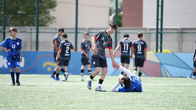Konya'da Ortaokullar Arası Futbol Turnuvası Başladı! Toplamda 90 bin TL ödül verilecek
