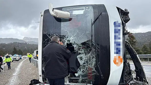 Konya'da otobüs devrildi: 2'si ağır 15 yaralı!