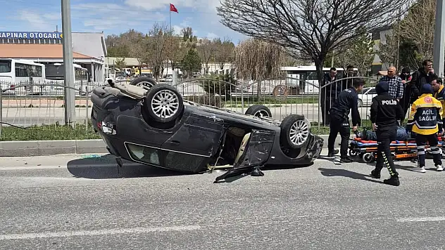Konya'da otogar önünde otomobil takla attı: 2 yaralı!