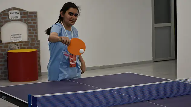 Konya'da özel gereksinimli öğrenciler yaz okulunda hem eğleniyor hem öğreniyor